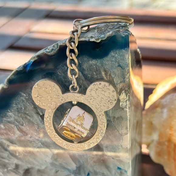 Mickey Head w/Spinning Cube of Mickey, Minnie, Donald, Goofy, and Disney Parks - Picture 4 of 10